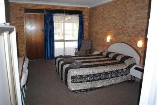 фото отеля Albert Park Motor Inn Longreach