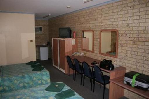 фото отеля Albert Park Motor Inn Longreach