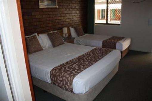 фото отеля Ruthven Street Motor Inn