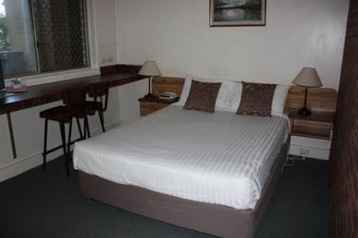 фото отеля Ruthven Street Motor Inn