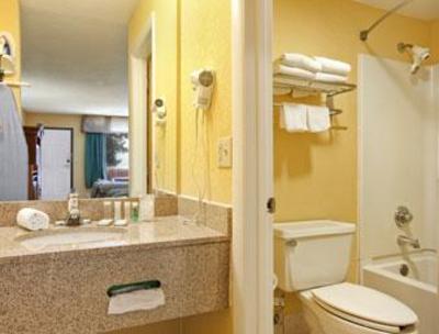 фото отеля Travelodge I-75 Airport North