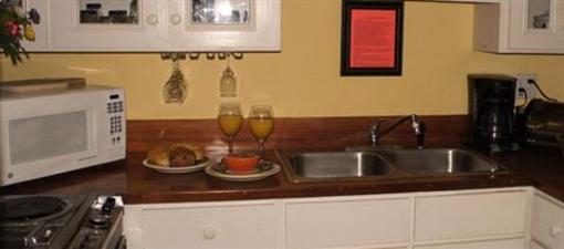 фото отеля Joan's On Jones B & B