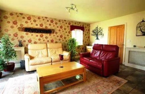 фото отеля Silverstone Guest House Towcester