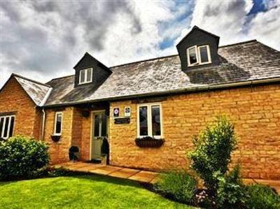 фото отеля Silverstone Guest House Towcester