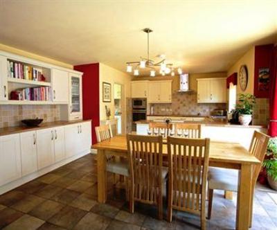 фото отеля Silverstone Guest House Towcester