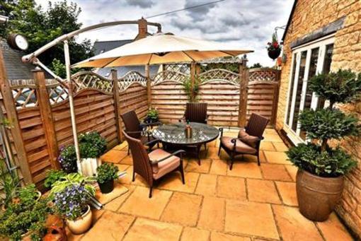 фото отеля Silverstone Guest House Towcester