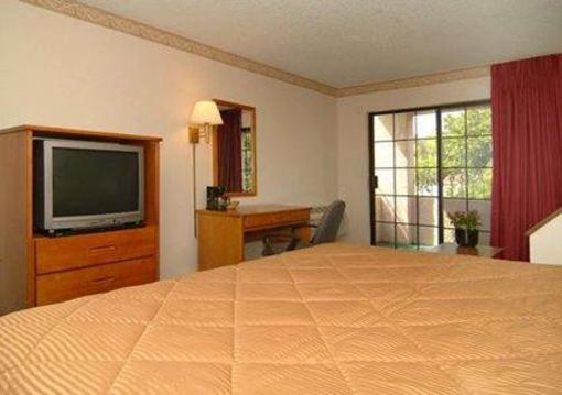 фото отеля Quality Inn & Suites Camarillo