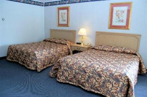 фото отеля Colonial House Motor Inn
