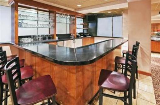 фото отеля Quality Inn and Suites Addison (Texas)