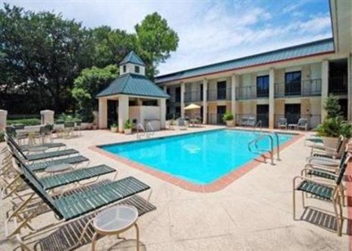 фото отеля Quality Inn and Suites Addison (Texas)