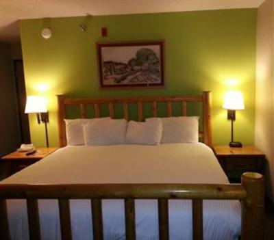 фото отеля Crossings by GrandStay Inn & Suites