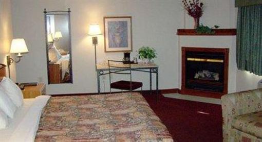фото отеля Crossings by GrandStay Inn & Suites