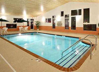 фото отеля Crossings by GrandStay Inn & Suites