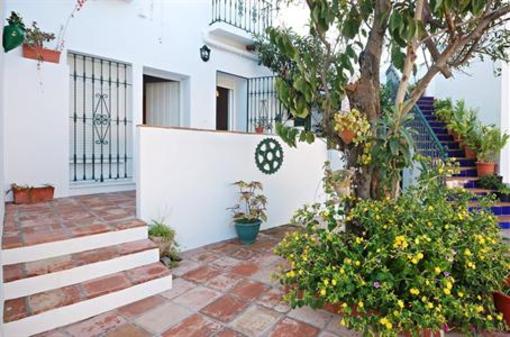 фото отеля Hostal La Posada Conil De La Frontera