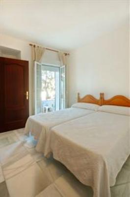 фото отеля Hostal La Posada Conil De La Frontera
