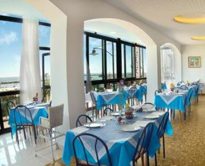 фото отеля Hotel Continental Bellaria-Igea Marina