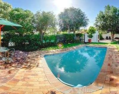 фото отеля Chameleon Lodge Strand