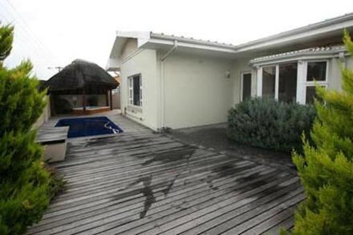 фото отеля Chameleon Lodge Strand