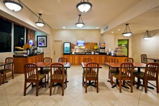 фото отеля Holiday Inn Express San Juan