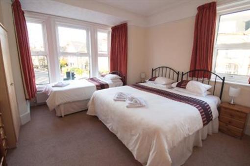 фото отеля A & B Guest House Cambridge