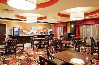 фото отеля Holiday Inn Express & Suites Rome-East