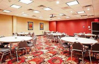 фото отеля Holiday Inn Express & Suites Rome-East