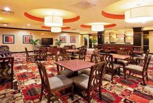 фото отеля Holiday Inn Express & Suites Rome-East