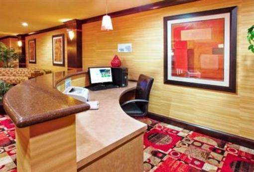 фото отеля Holiday Inn Express & Suites Rome-East