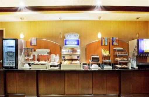 фото отеля Holiday Inn Express & Suites Rome-East
