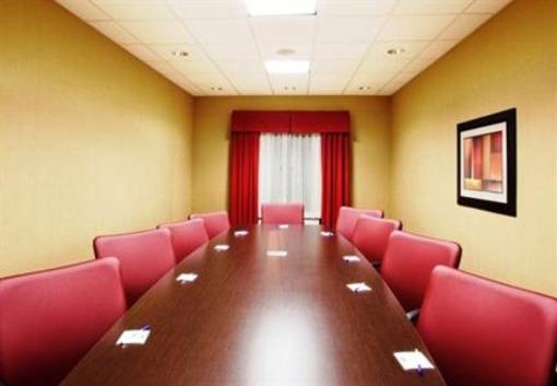 фото отеля Holiday Inn Express & Suites Rome-East