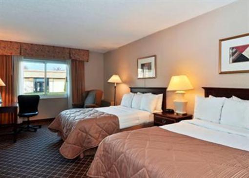фото отеля Clarion Hotel Detroit Metro Airport