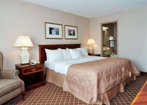 фото отеля Clarion Hotel Detroit Metro Airport
