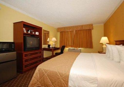фото отеля Clarion Hotel Detroit Metro Airport