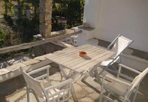 фото отеля Paros Apartments