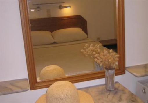 фото отеля Paros Apartments
