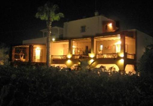 фото отеля Paros Apartments