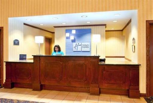 фото отеля Holiday Inn Express Hotel & Suites Milwaukee Airport