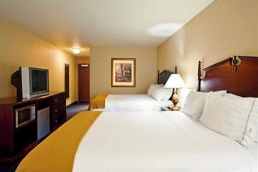 фото отеля Holiday Inn Express Hotel & Suites Milwaukee Airport