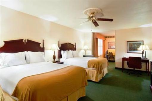 фото отеля Holiday Inn Express Hotel & Suites Milwaukee Airport