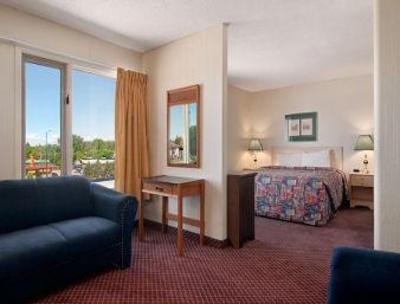 фото отеля Travelodge Lethbridge