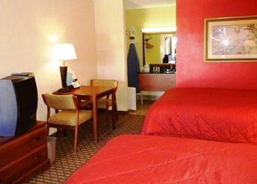 фото отеля Econo Lodge Conference Center Tampa
