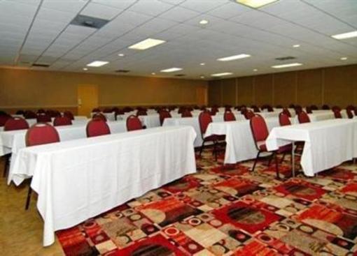 фото отеля Econo Lodge Conference Center Tampa