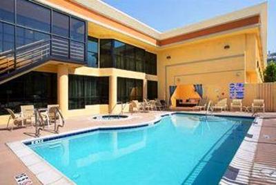 фото отеля Holiday Inn Express Newport Beach