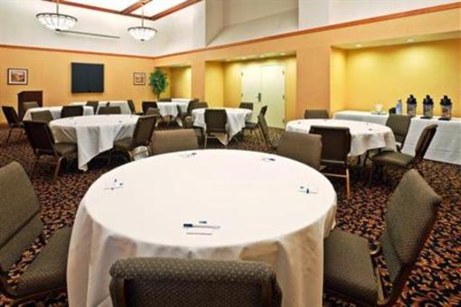 фото отеля Holiday Inn Express Nashville Airport