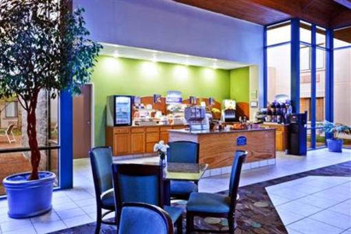 фото отеля Holiday Inn Express Nashville Airport