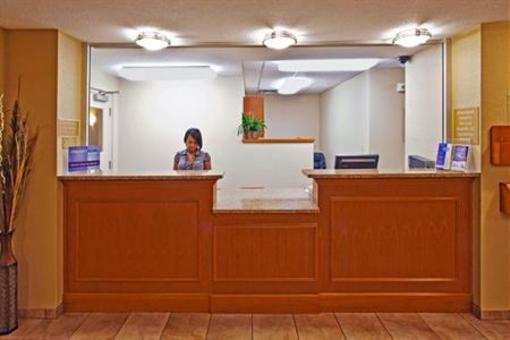 фото отеля Candlewood Suites East Merril Road