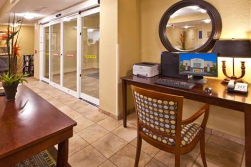 фото отеля Candlewood Suites East Merril Road
