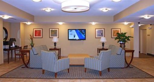 фото отеля Candlewood Suites East Merril Road