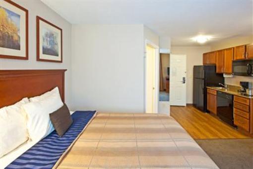 фото отеля Candlewood Suites East Merril Road