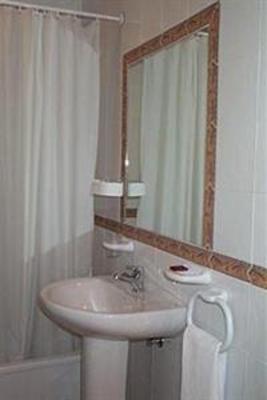 фото отеля Hostal El Yunque Conil de la Frontera